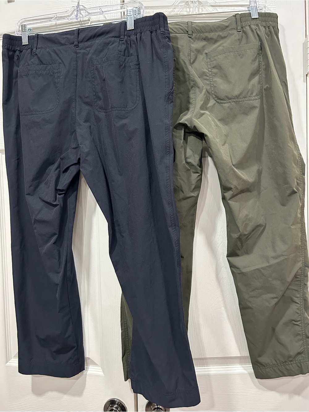 Kirkland Signature Ankle Travel Pants in Olive and Black - Picture 2 of 5